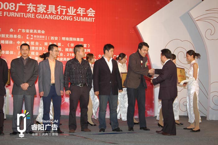 企業為什么有必要策劃年度表彰大會？該如何策